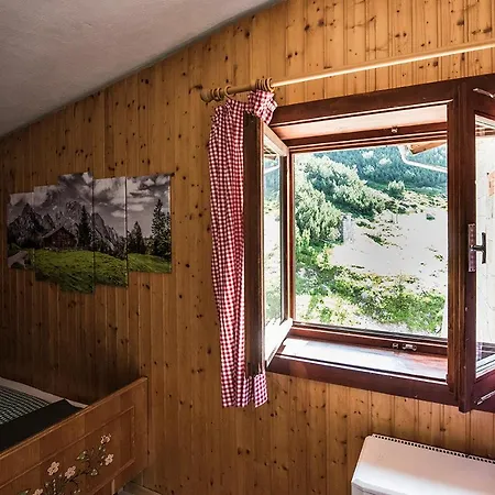 Gjaid-alm 1739m Am Dachstein-only Accessible By Cable Car אוברטראון